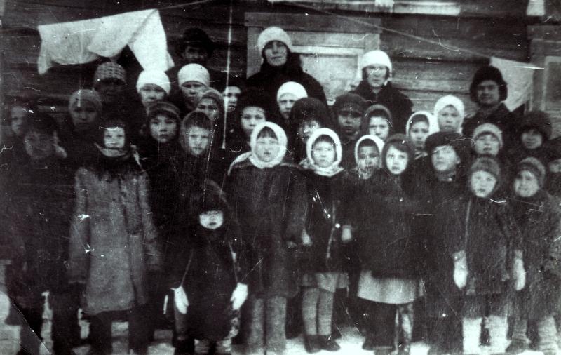 Мария Васильевна Фирсова - директор Мумышевской школы интерната. Начало 30-х годов XX века. 